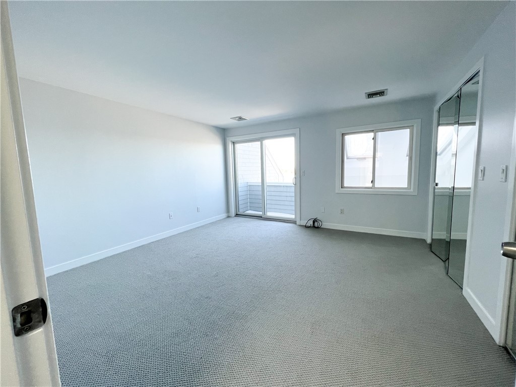 9 Poppasquash Road Bristol, RI 02809 - Photo 8 of 36 Primary bedroom