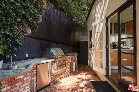 $4,495,000 | 7064 La Presa Drive, Los Angeles, CA 90068