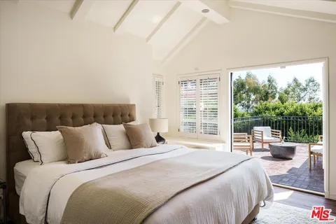 $4,495,000 | 7064 La Presa Drive, Los Angeles, CA 90068