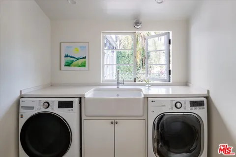 $4,495,000 | 7064 La Presa Drive, Los Angeles, CA 90068