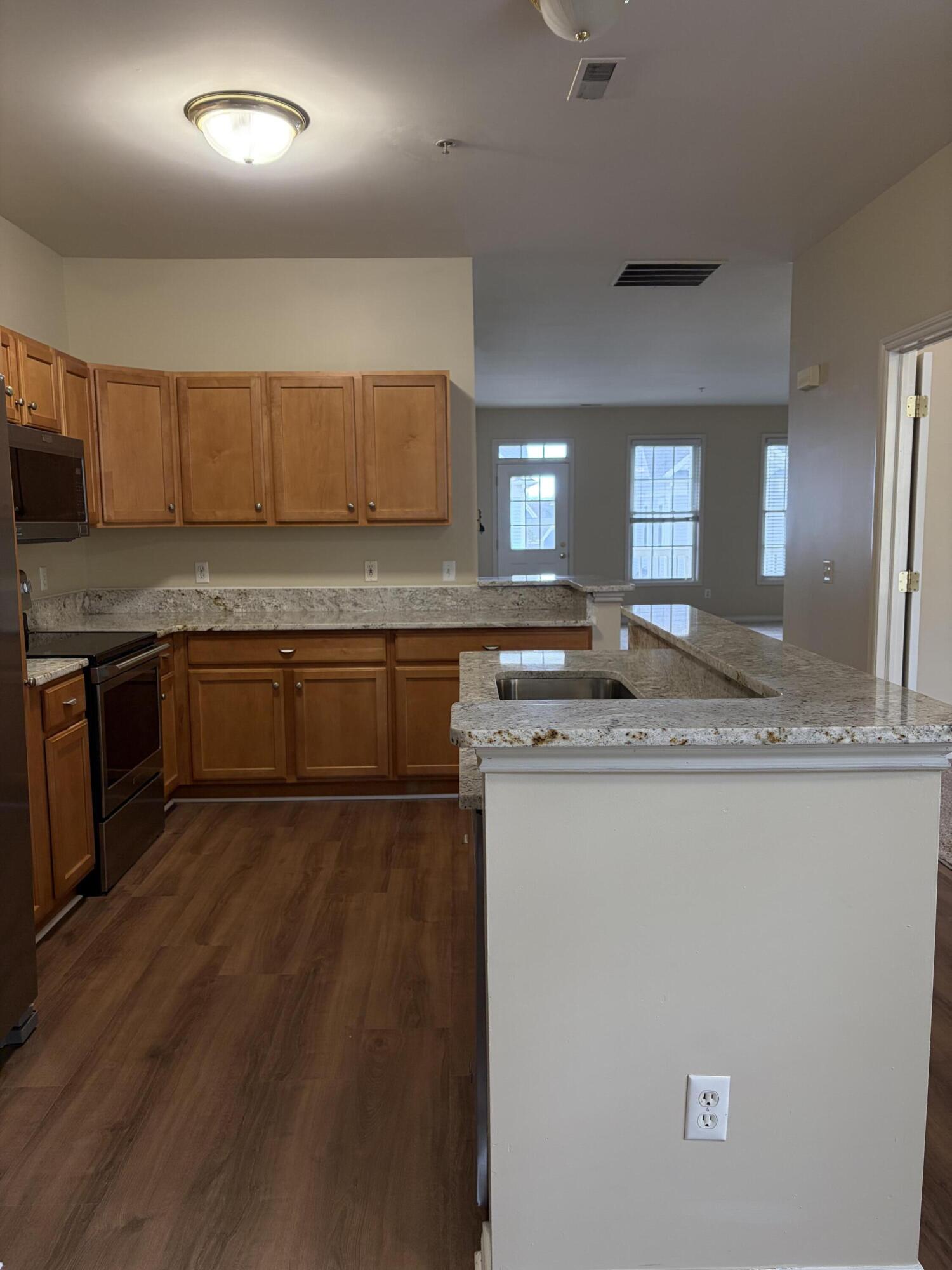 534 Constitution Street, Unit 42 Canton, MI 48188 - Photo 7 of 24 IMG_2916