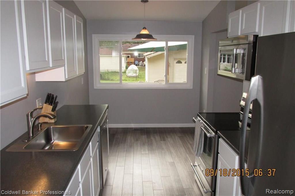17241 Rougeway Street Livonia, MI 48152 - Photo 10 of 32