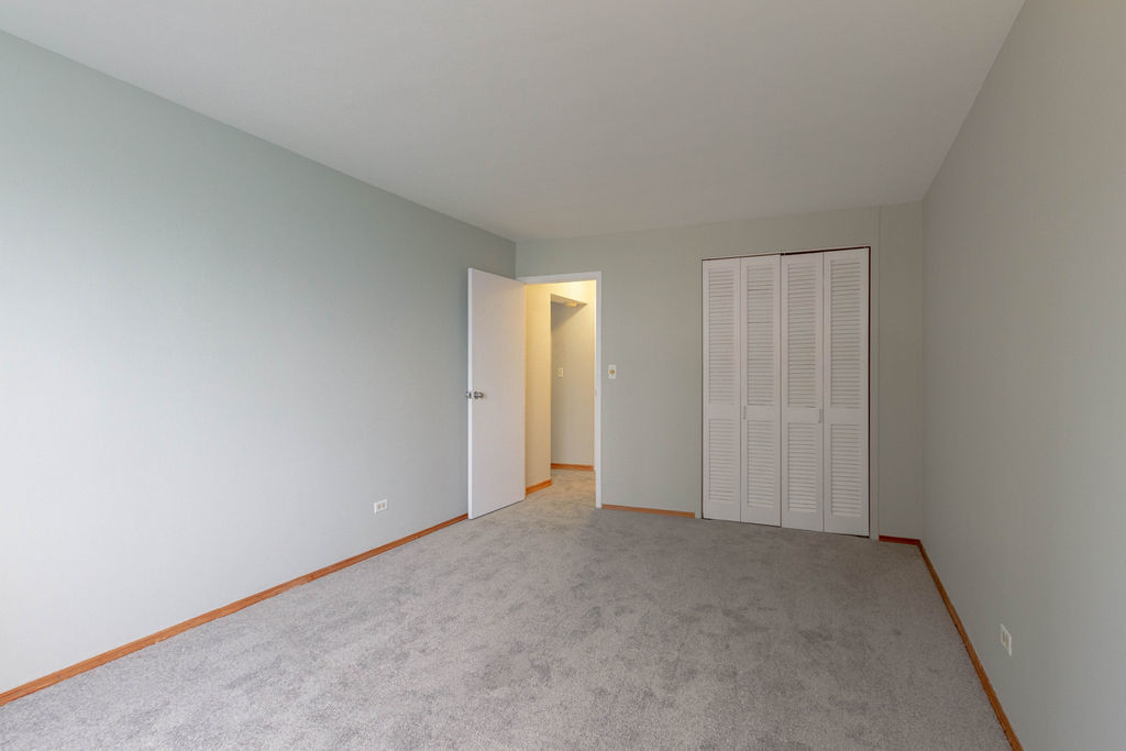 6157 North Sheridan Road, Unit 6J Chicago, IL 60660 - Photo 11 of 17