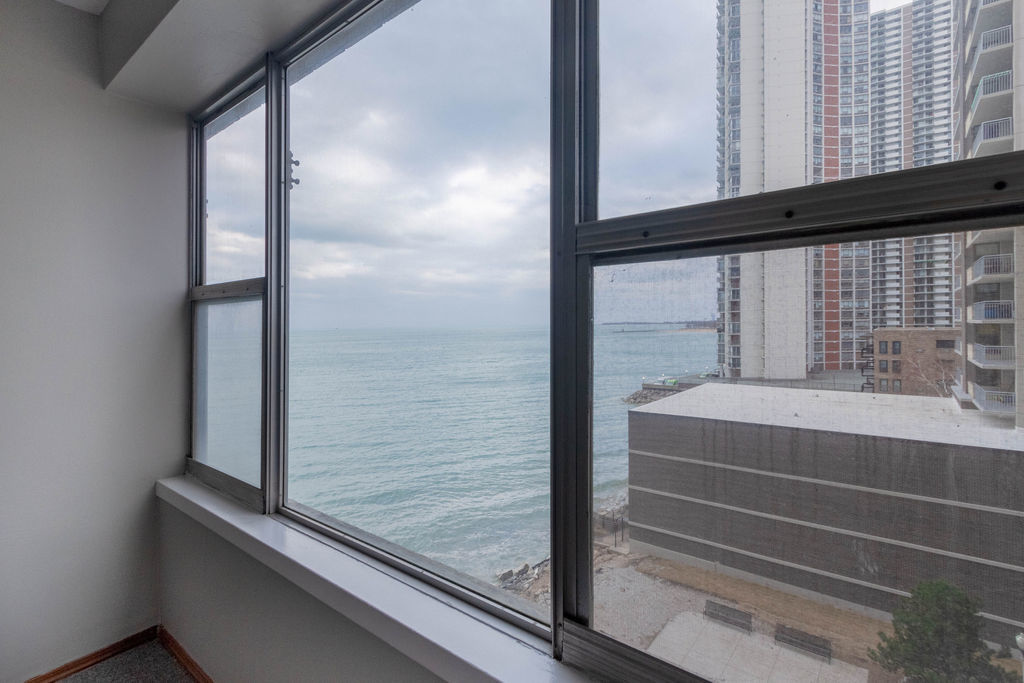 6157 North Sheridan Road, Unit 6J Chicago, IL 60660 - Photo 12 of 17