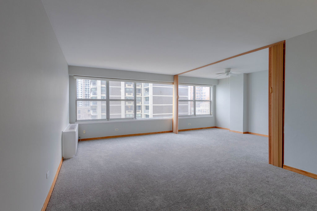 6157 North Sheridan Road, Unit 6J Chicago, IL 60660 - Photo 3 of 17
