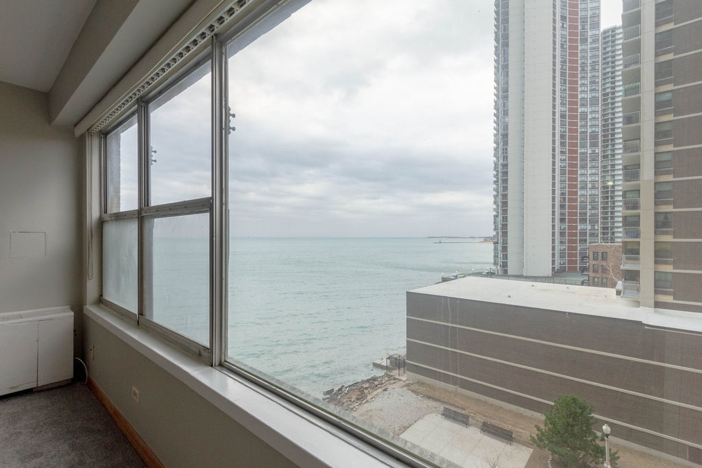 6157 North Sheridan Road, Unit 6J Chicago, IL 60660 - Photo 4 of 17