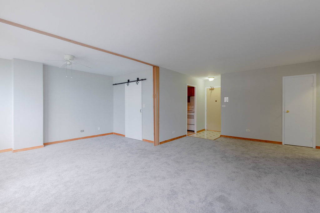 6157 North Sheridan Road, Unit 6J Chicago, IL 60660 - Photo 5 of 17