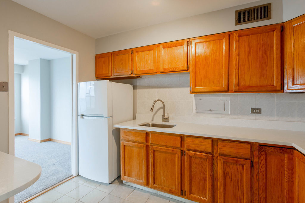 6157 North Sheridan Road, Unit 6J Chicago, IL 60660 - Photo 6 of 17