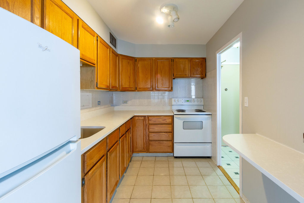 6157 North Sheridan Road, Unit 6J Chicago, IL 60660 - Photo 7 of 17