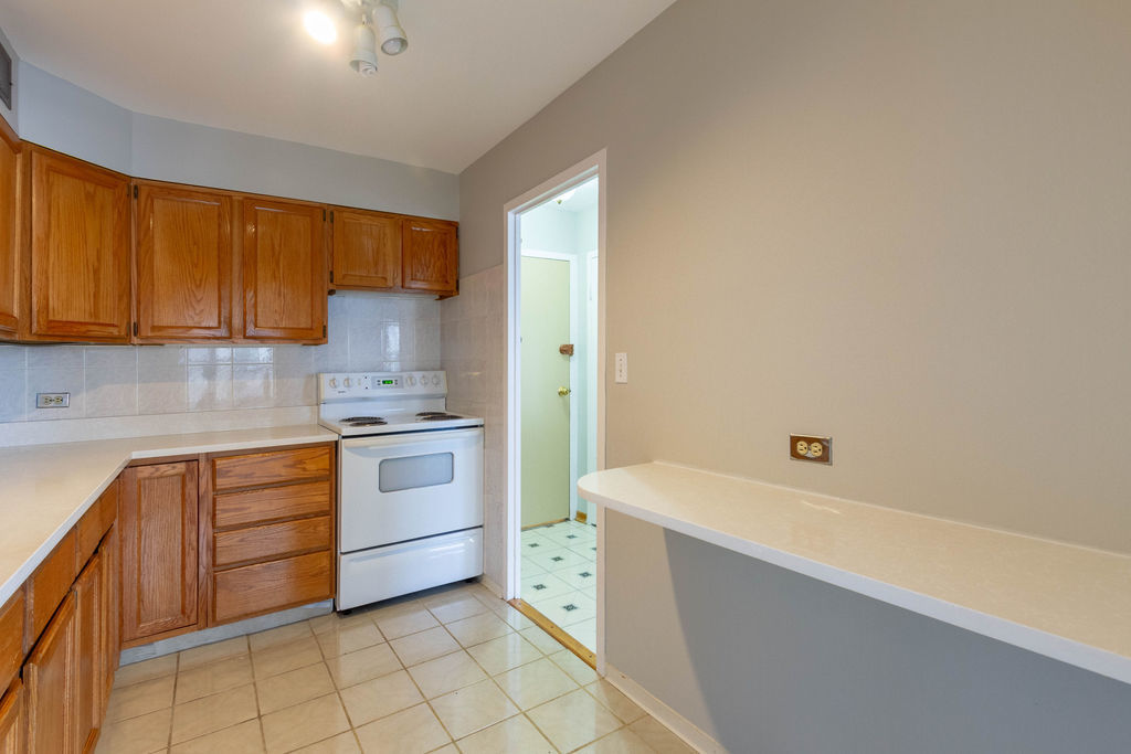 6157 North Sheridan Road, Unit 6J Chicago, IL 60660 - Photo 8 of 17