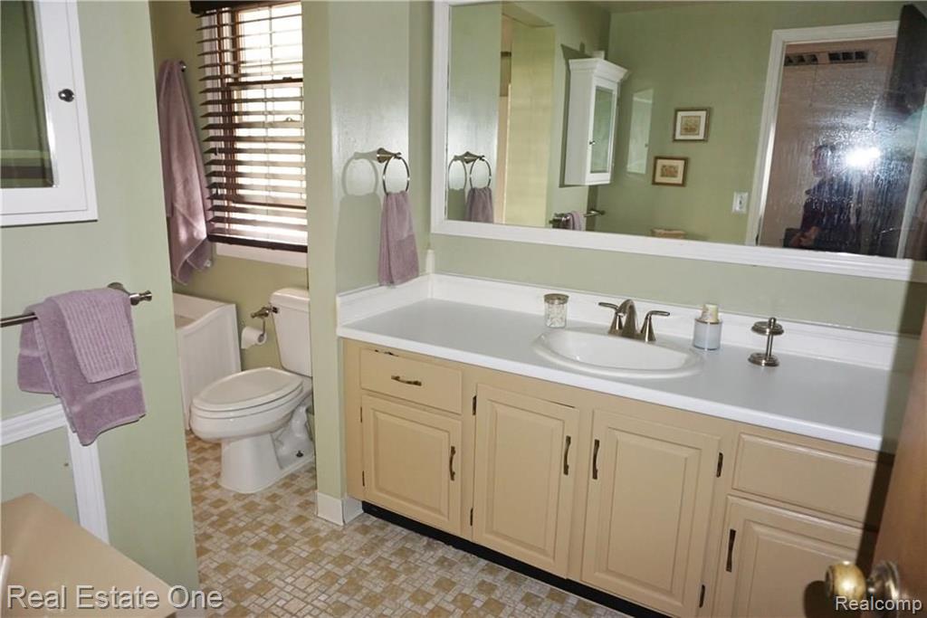 1354 Hathaway Rising Rochester Hills, MI 48306 - Photo 23 of 30