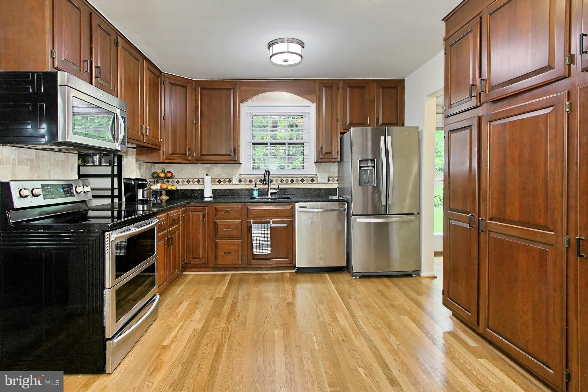 6705 Norview Court Springfield, VA 22152 - Photo 11 of 30 Kitchen