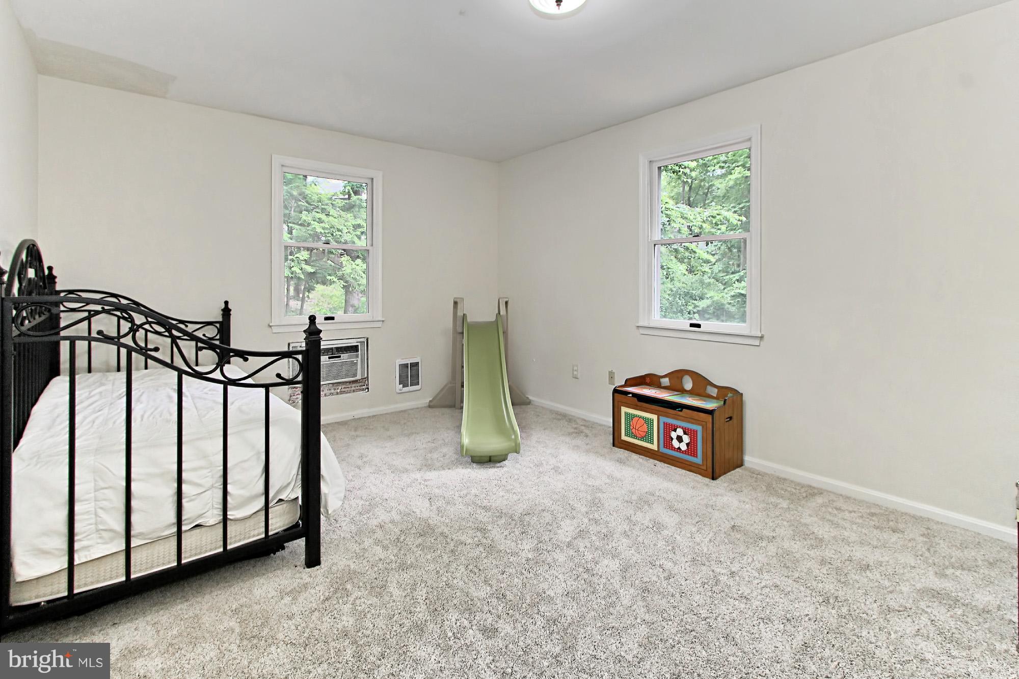 6705 Norview Court Springfield, VA 22152 - Photo 15 of 30 Main Level Bedroom w/Ensuite Full Bath