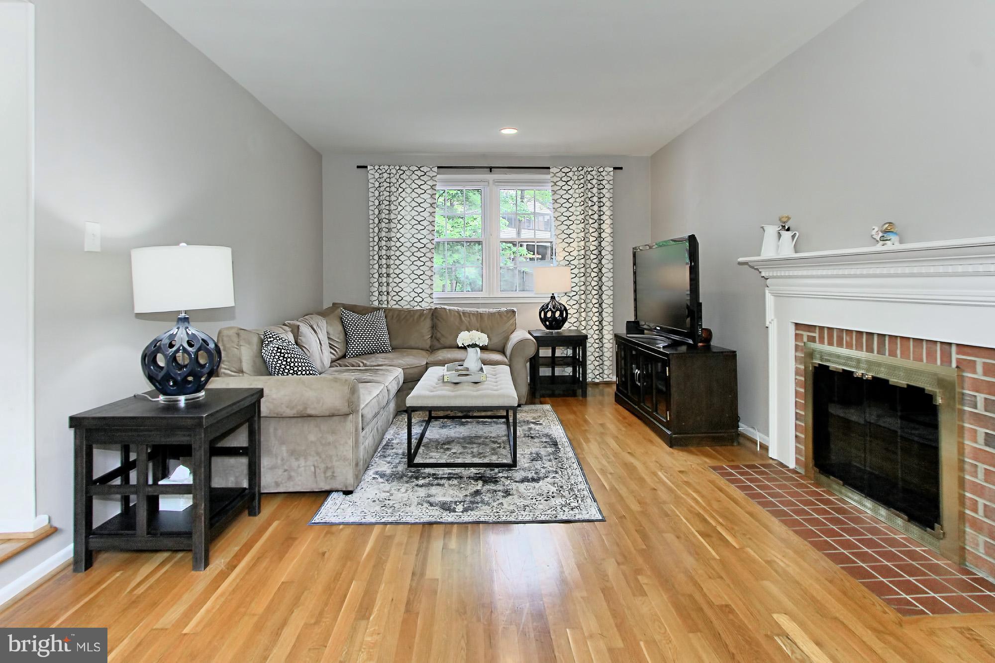 6705 Norview Court Springfield, VA 22152 - Photo 5 of 30 Living Room