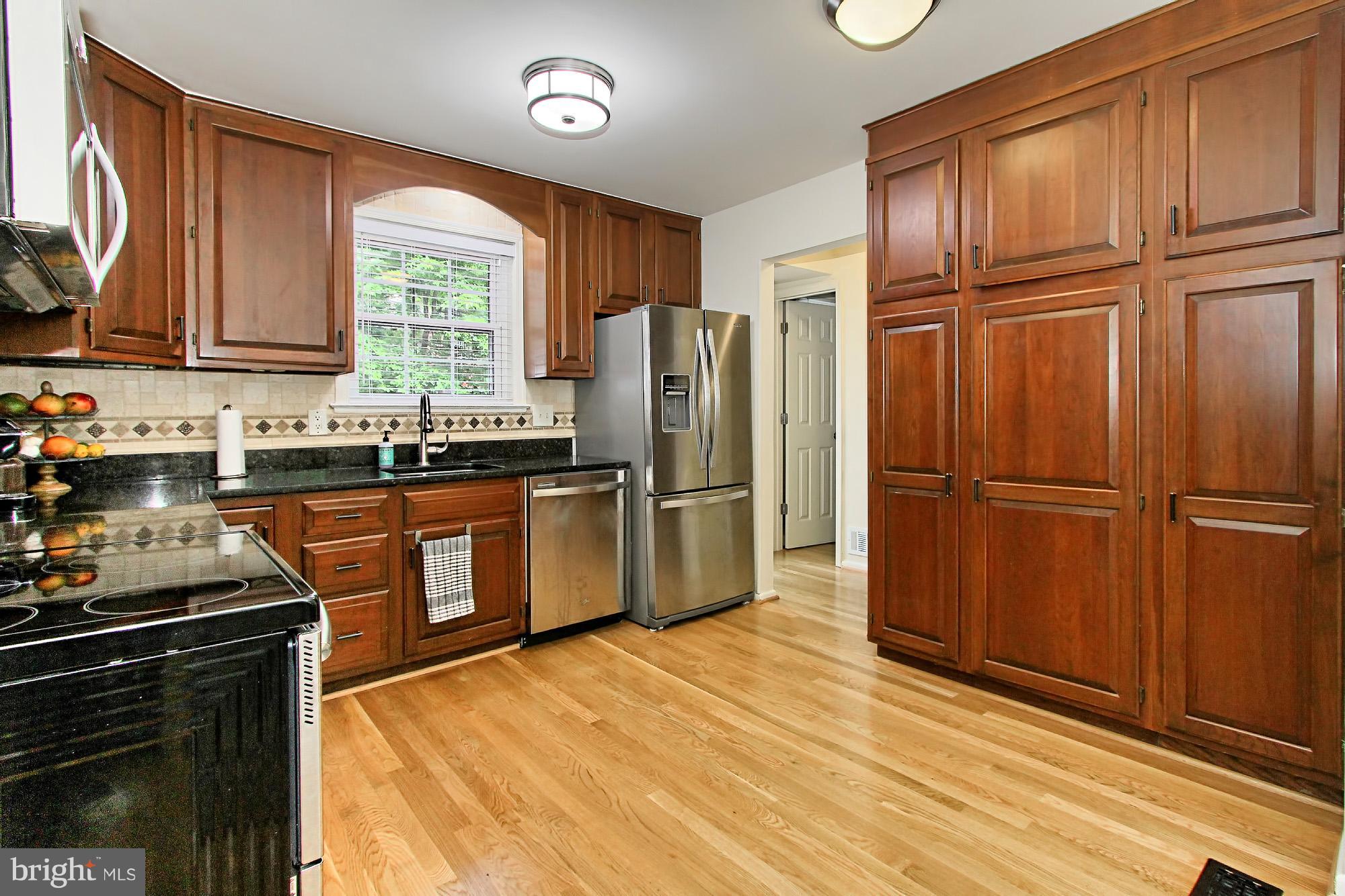6705 Norview Court Springfield, VA 22152 - Photo 10 of 30 Kitchen