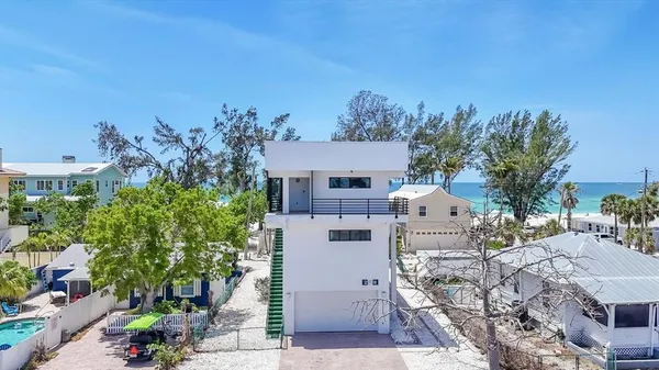 $1,690,000 | 2918 Avenue East, Holmes Beach, FL 34217