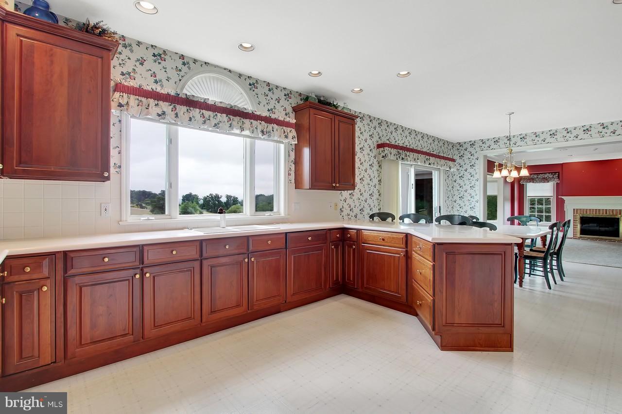 1887 Grantley Road York, PA 17403 - Photo 14 of 44 Gallery Image 14