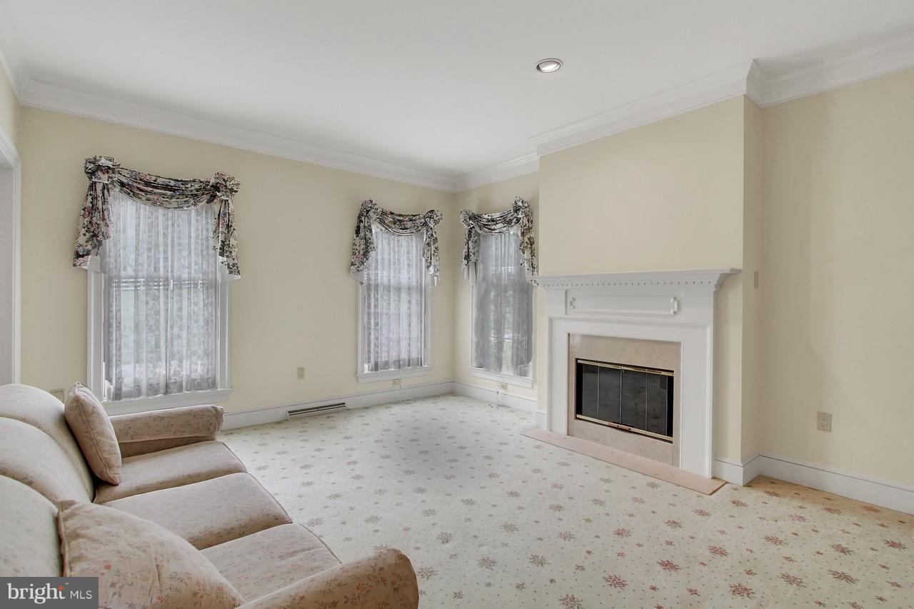 1887 Grantley Road York, PA 17403 - Photo 5 of 44 Gallery Image 5