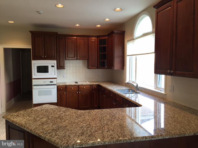 1887 Grantley Road York, PA 17403 - Photo 10 of 44 Gallery Image 10