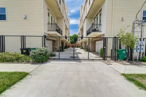$3,150 | 1615 Shearn Street, Houston, TX 77007