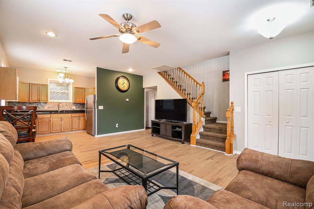6532 Bennett Lake Road Fenton, MI 48430 - Photo 3 of 20