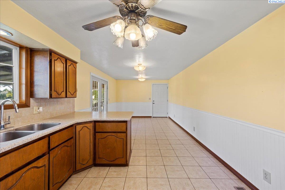 210404 East Schuster Road Kennewick, WA 99337 - Photo 7 of 33 Gallery Image 7