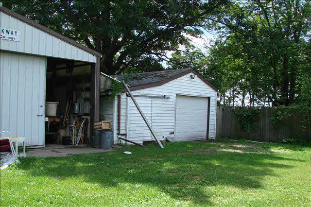 17253 Todd Road Petersburg, MI 49270 - Photo 4 of 4 1.5 car Garage 26x42