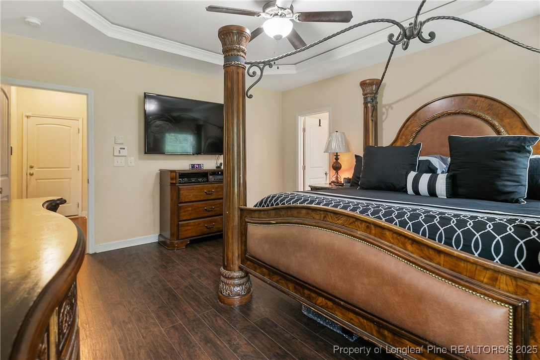 945 Pecan Grove Loop Hope Mills, NC 28348 - Photo 20 of 42 a living room with furniture