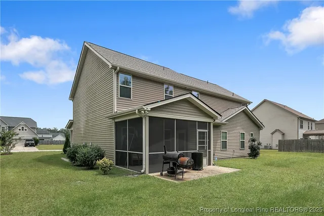 a view of a house with backyard