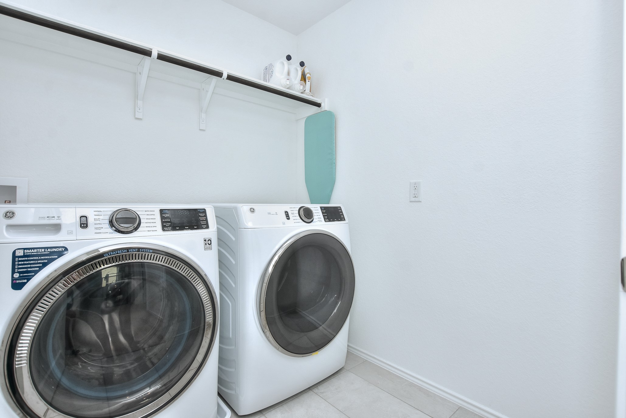 2221 Four Waters Loop Georgetown, TX 78628 - Photo 33 of 40 Laundry Room