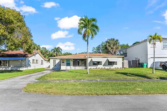 $539,900 | 105 Northeast 2nd Place, Dania, FL 33004