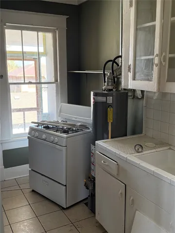 a view of kitchen with washer and dryer