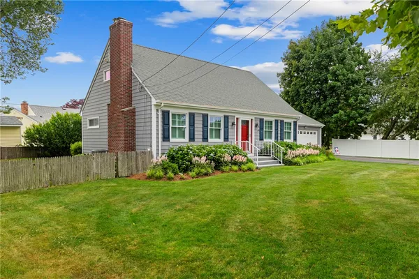 $700,000 | 2 Redwood Court, Warren, RI 02885