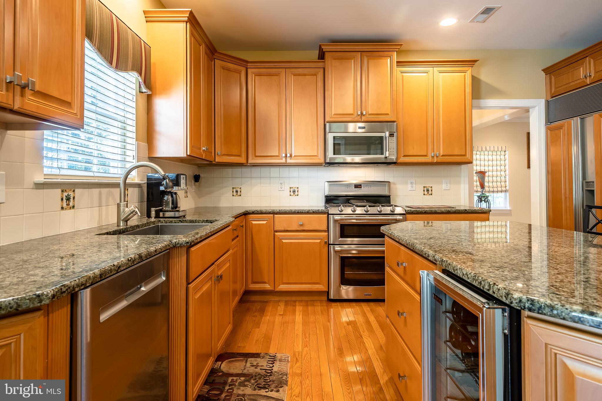 172 Durham Road Newtown, PA 18940 - Photo 14 of 42 Kitchen w/ Granite Countertops