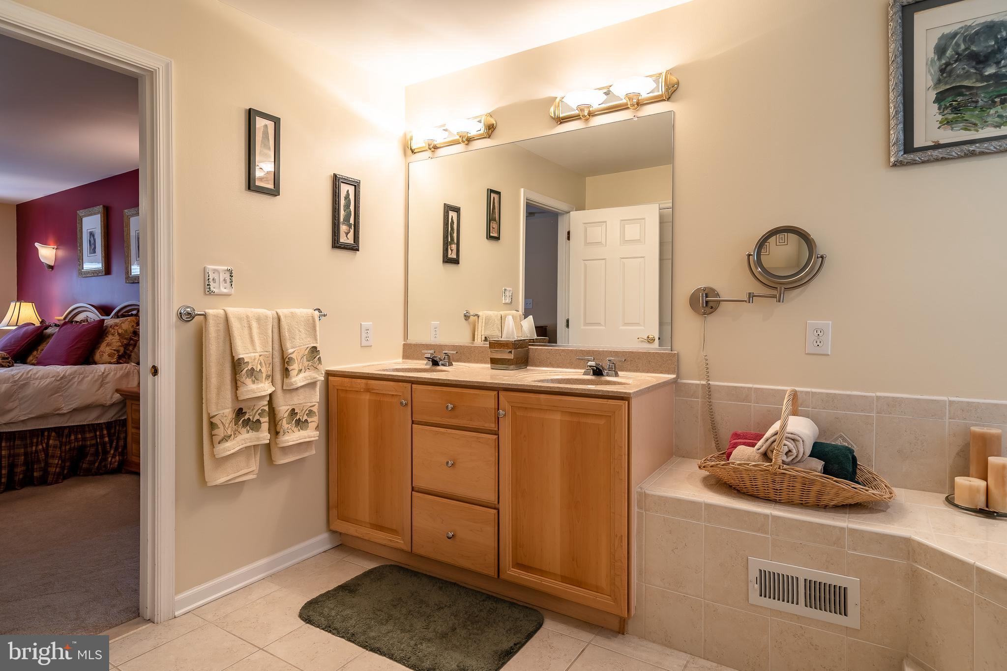 172 Durham Road Newtown, PA 18940 - Photo 27 of 42 Main Ensuite