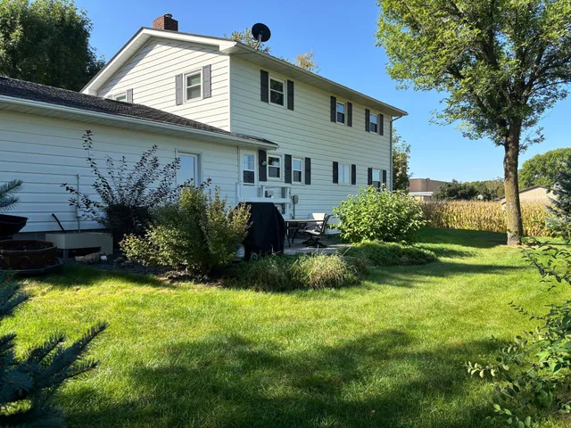 $239,900 | 306 East 5th Street North, Truman, MN 56088