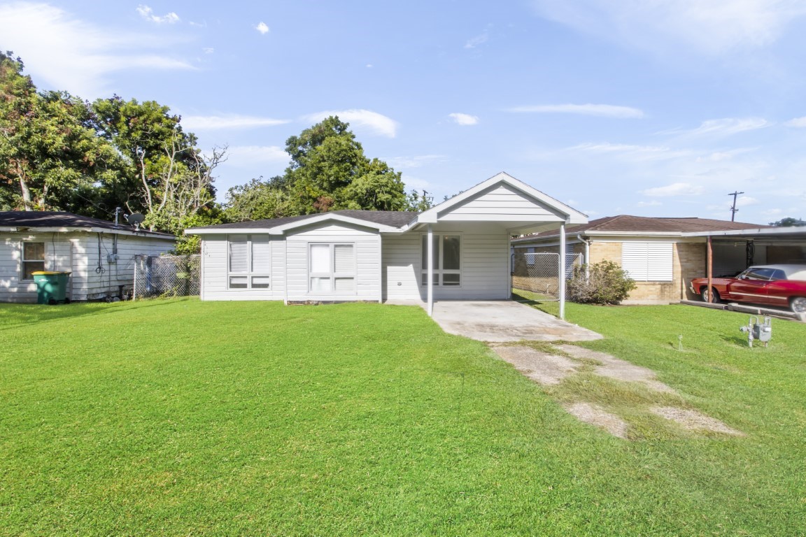 208 Preston Street La Marque, TX 77568 - Photo 2 of 34