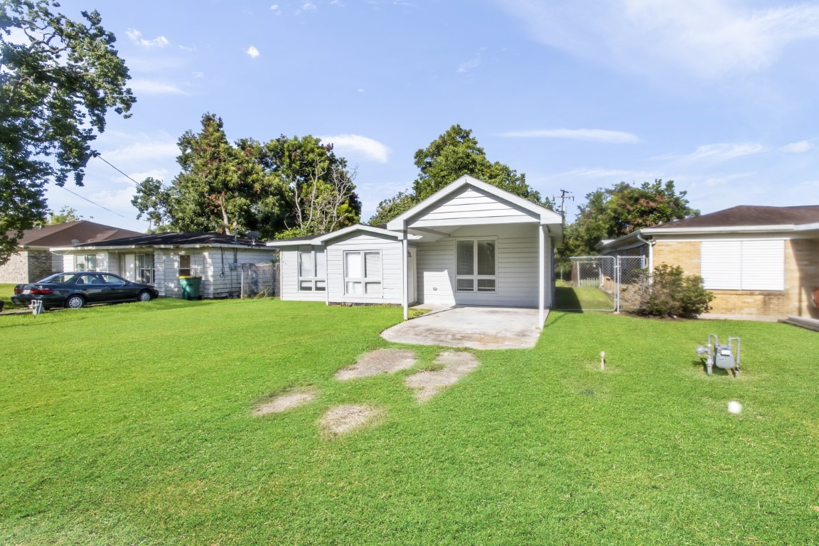 208 Preston Street La Marque, TX 77568 - Photo 3 of 34