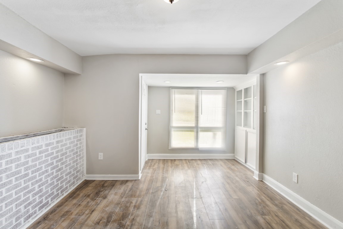 208 Preston Street La Marque, TX 77568 - Photo 5 of 34