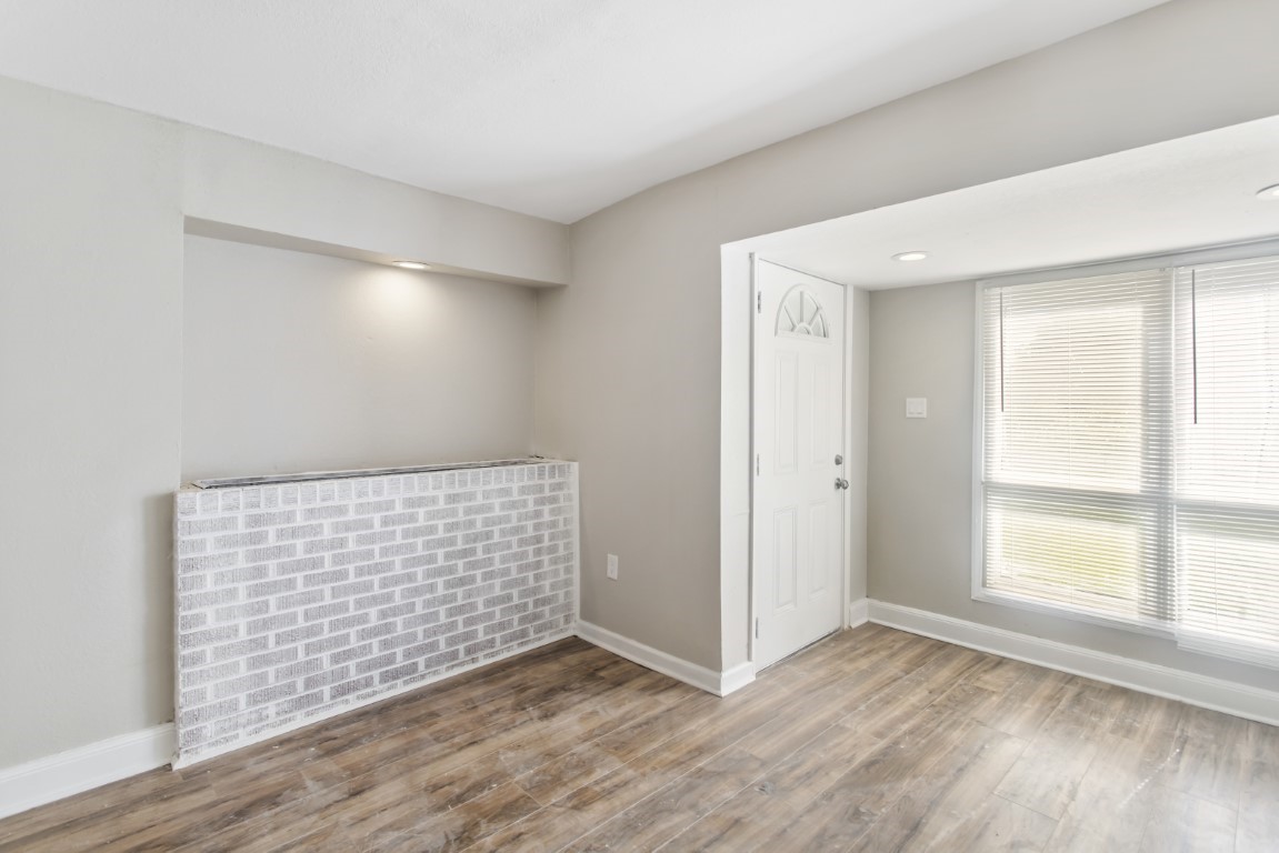 208 Preston Street La Marque, TX 77568 - Photo 6 of 34