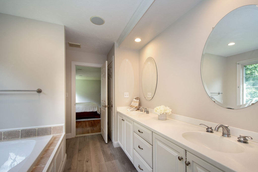 185 Booth Hill Road Scituate, MA 02066 - Photo 14 of 38