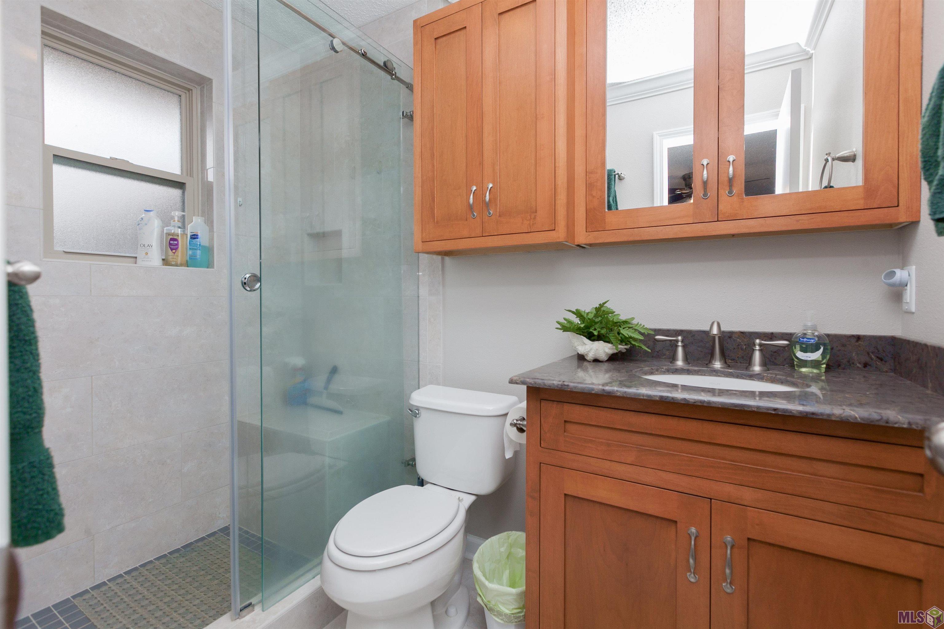 7232 President Drive Baton Rouge, LA 70817 - Photo 17 of 26 Primary Bathroom