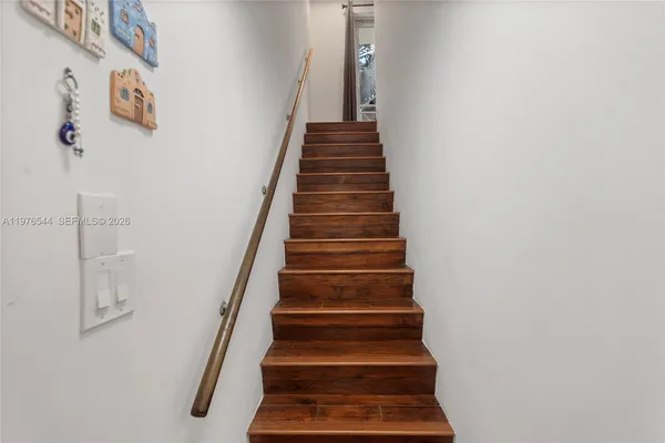 $4,400 | 1005 8th Street, Unit 206, Miami Beach, FL 33139