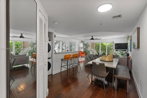 $4,400 | 1005 8th Street, Unit 206, Miami Beach, FL 33139