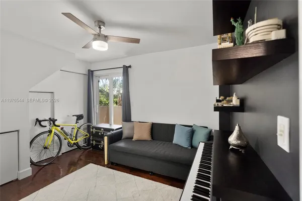 $4,400 | 1005 8th Street, Unit 206, Miami Beach, FL 33139