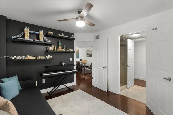 $4,400 | 1005 8th Street, Unit 206, Miami Beach, FL 33139