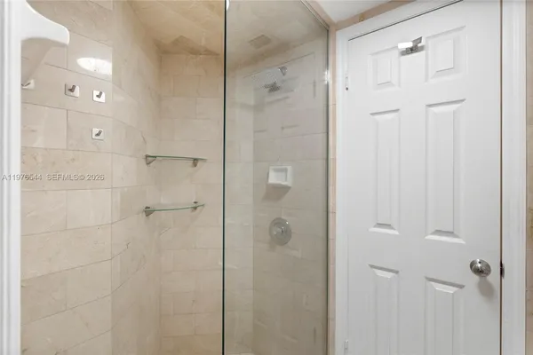 $4,400 | 1005 8th Street, Unit 206, Miami Beach, FL 33139