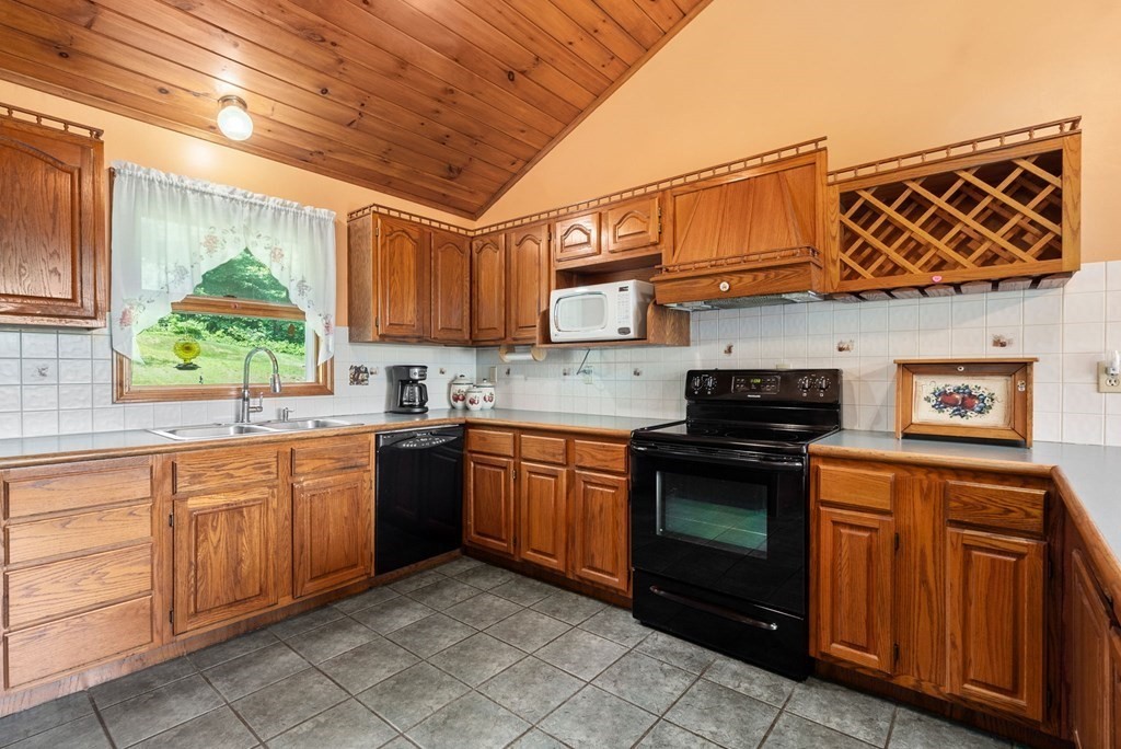 22 Greenwich Plains Road Ware, MA 01082 - Photo 5 of 37 Gallery Image 5