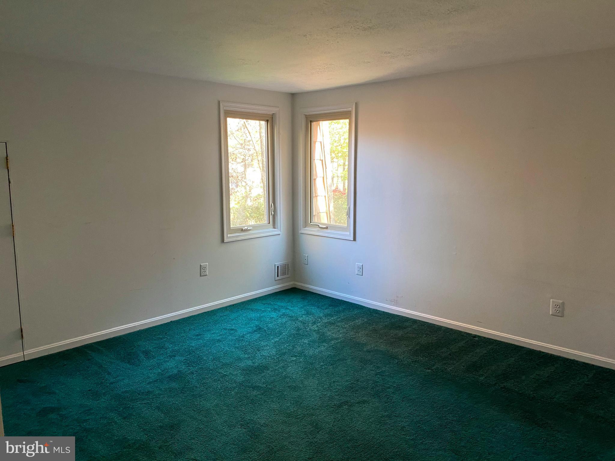 4650 Roundhill Road Ellicott City, MD 21043 - Photo 21 of 29 Rear bedroom