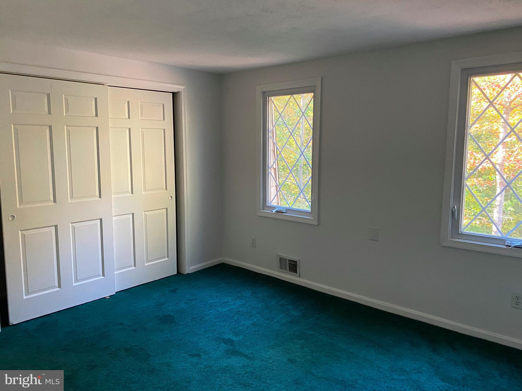 4650 Roundhill Road Ellicott City, MD 21043 - Photo 25 of 29 Front bedroom
